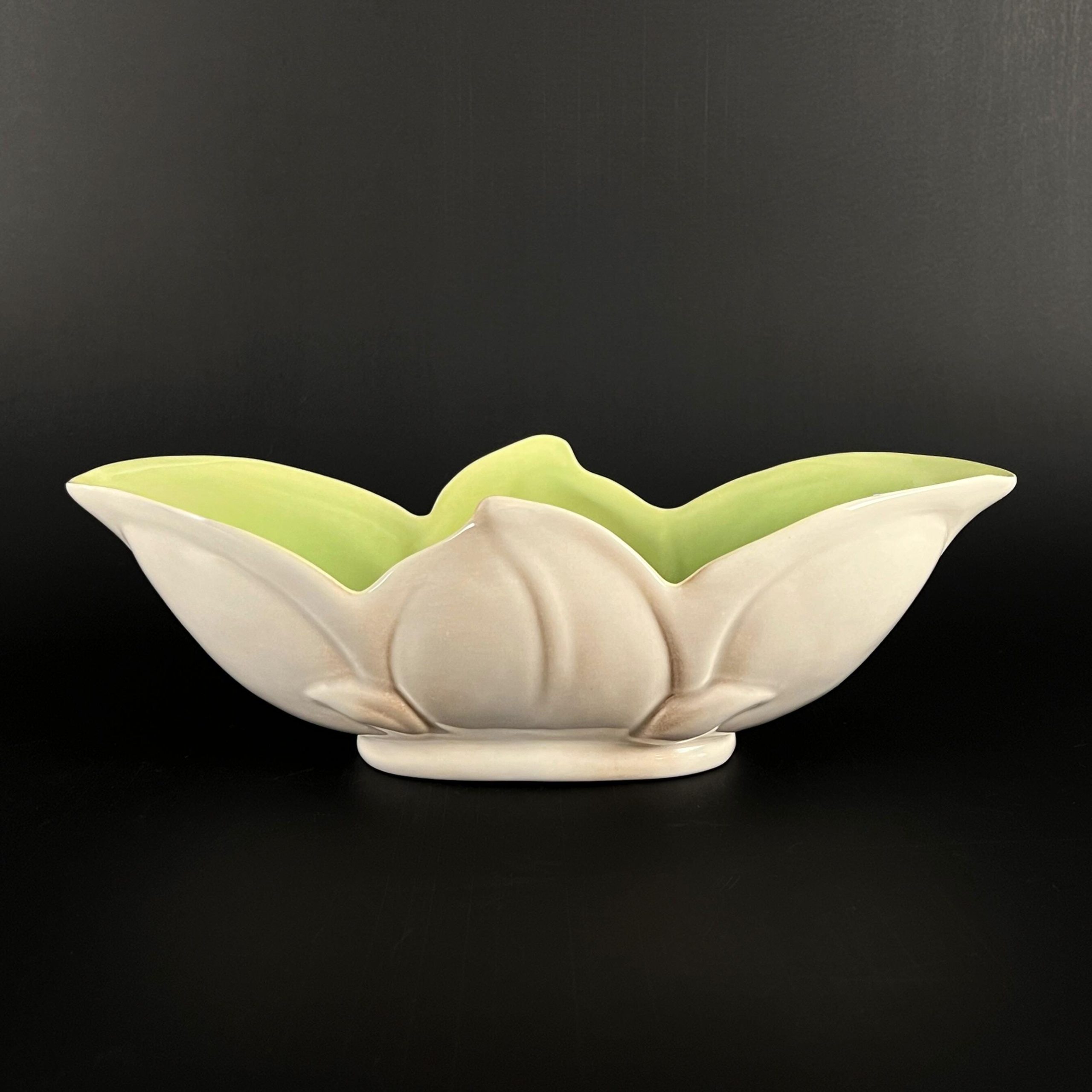 Vintage Roselane Ceramic Planter #935: Mid-Century Modern Centerpiece - Image 6