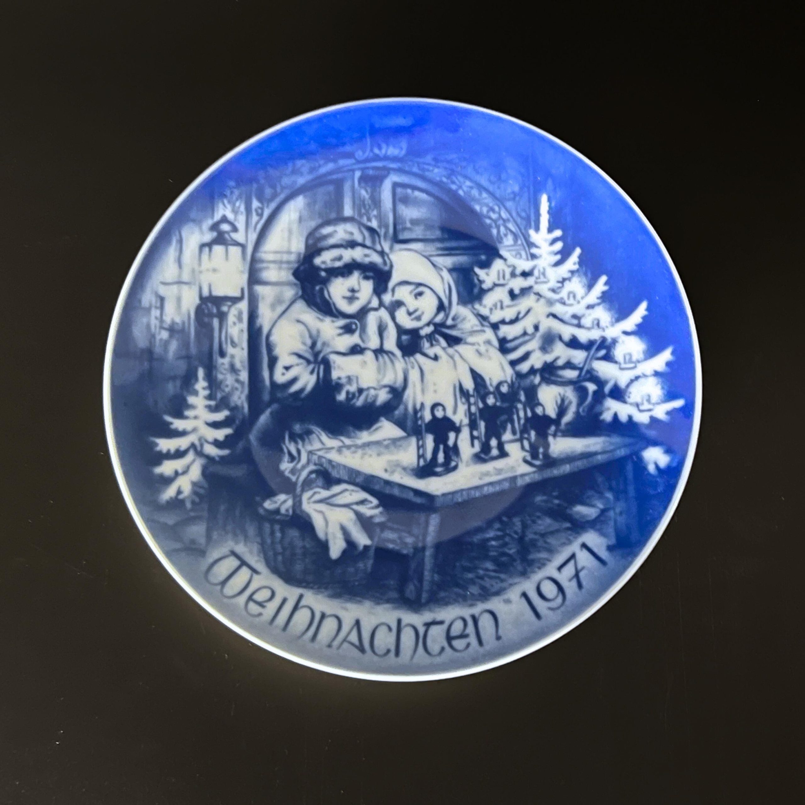Bareuther Bavaria Christmas Plate Set: 1971 & 1973 Blue White Porcelain - Image 3