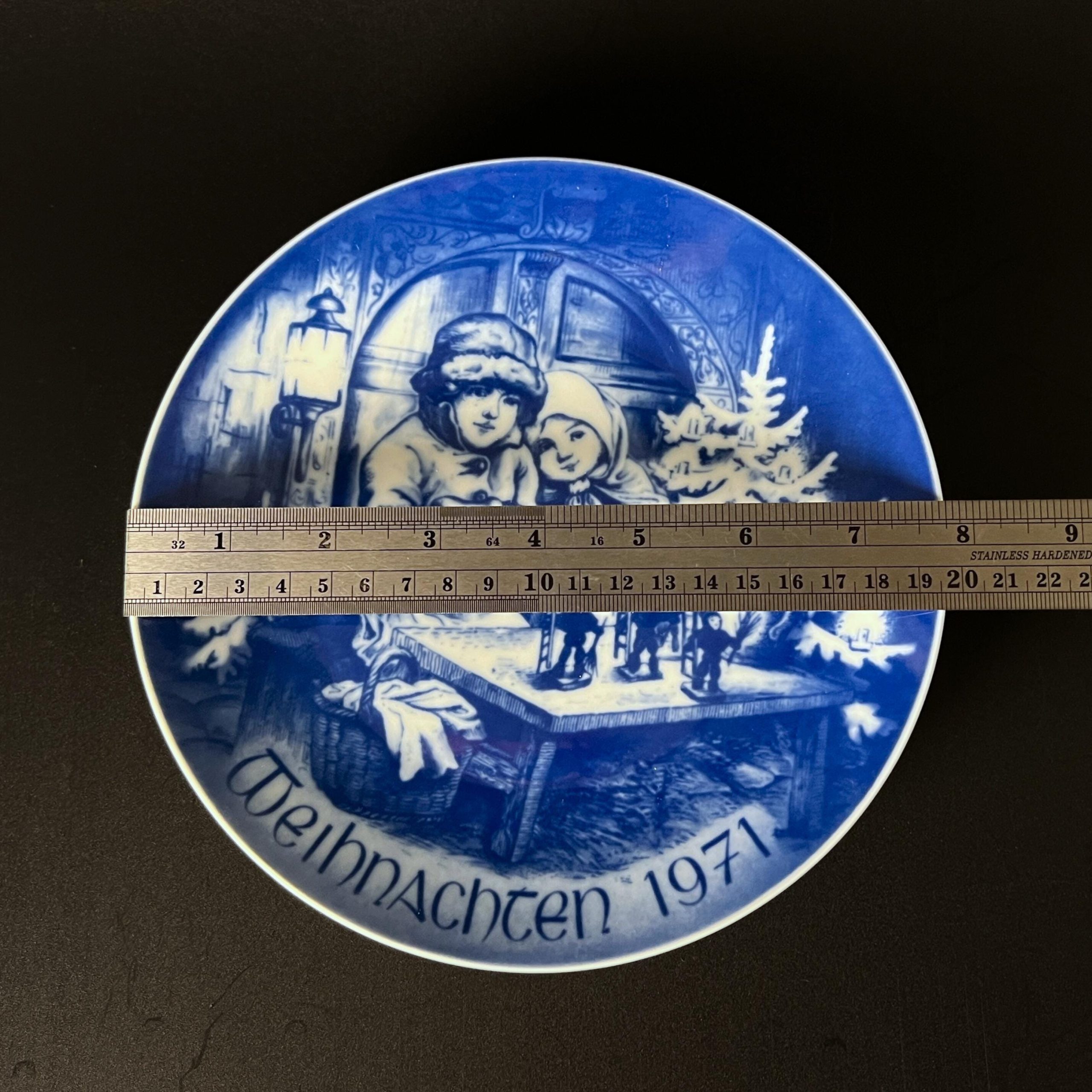 Bareuther Bavaria Christmas Plate Set: 1971 & 1973 Blue White Porcelain - Image 11
