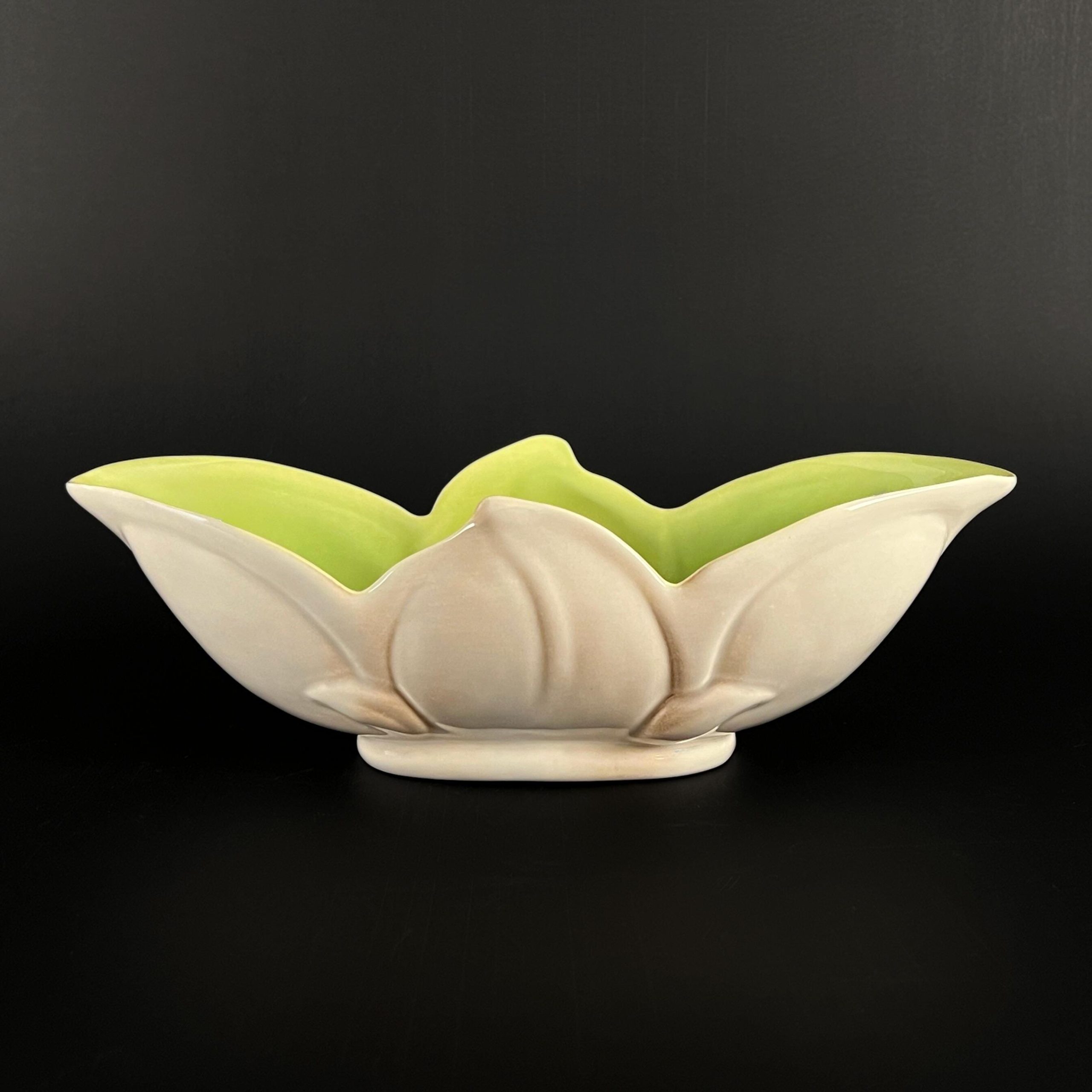 Vintage Roselane Ceramic Planter #935: Mid-Century Modern Centerpiece - Image 3