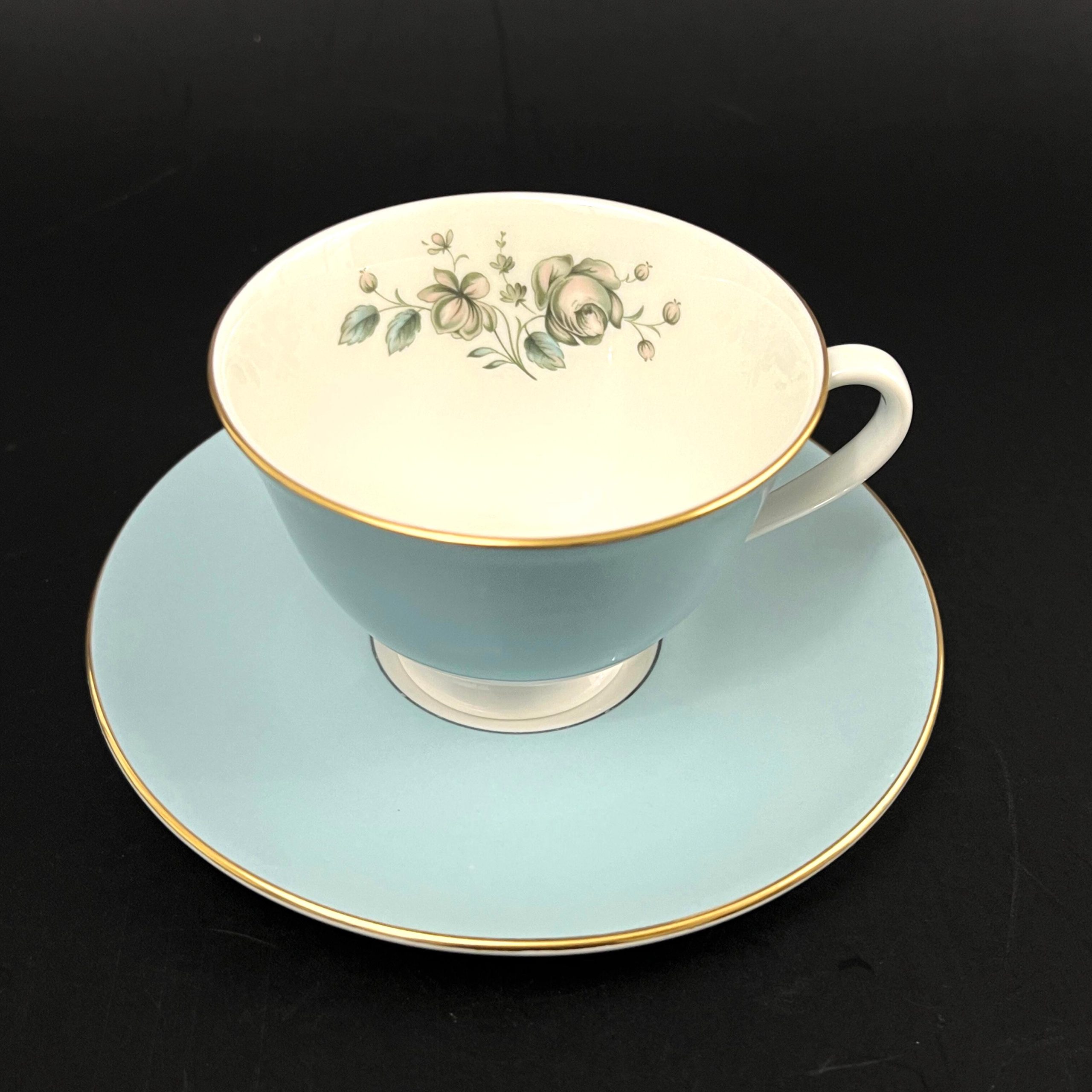 Set of 8 Royal Doulton Teacups and Saucers in Rose Elegans TC1010 - Image 3
