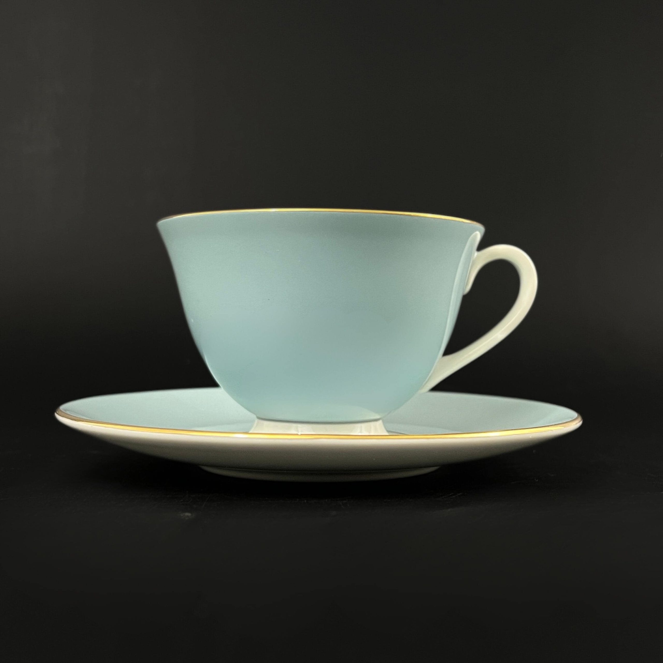 Set of 8 Royal Doulton Teacups and Saucers in Rose Elegans TC1010 - Image 5
