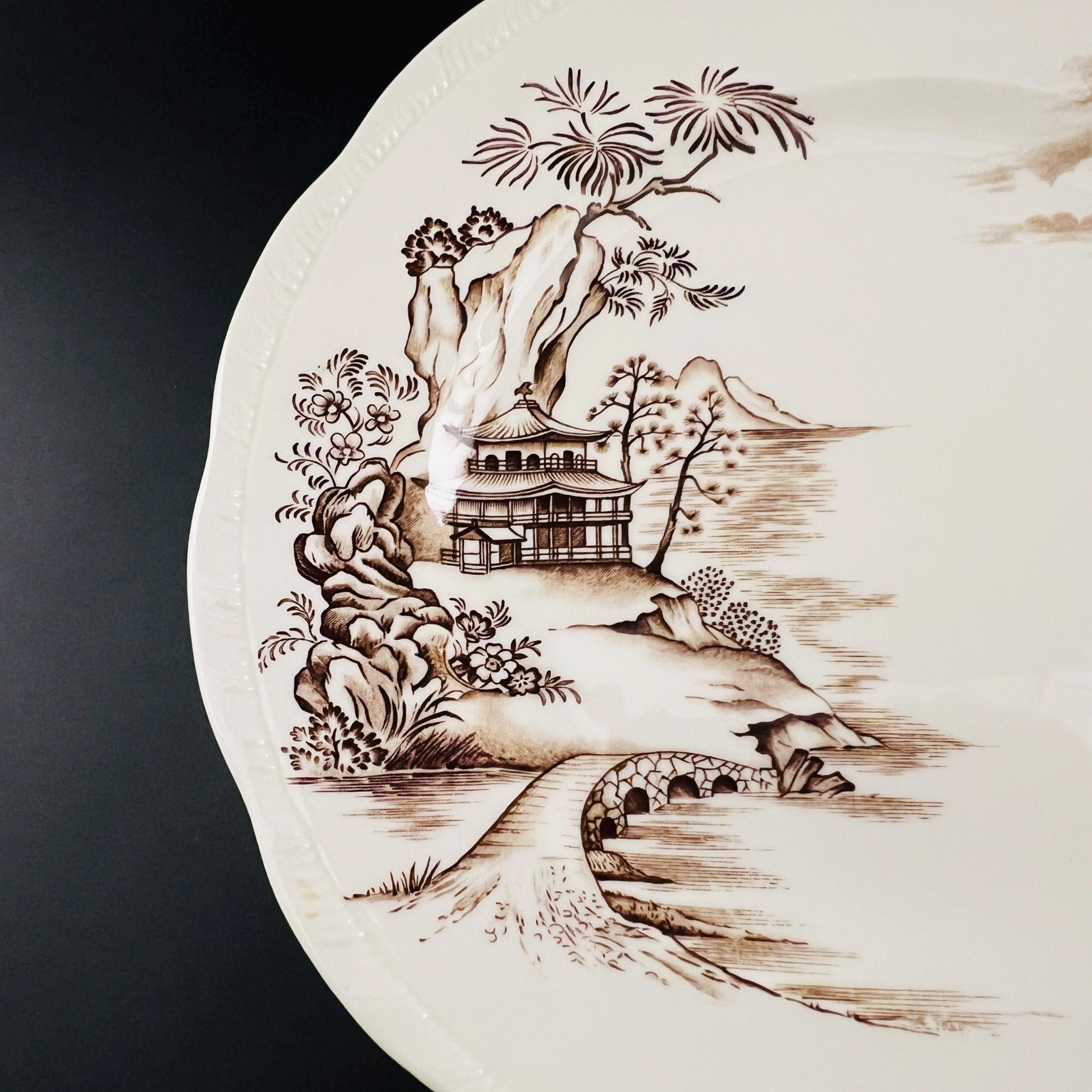 Set of 2 - Alfred Meakin Tsing Hai 10 inch Plates, Midcentury Chinoiserie Brown & White Ironstone - Image 5