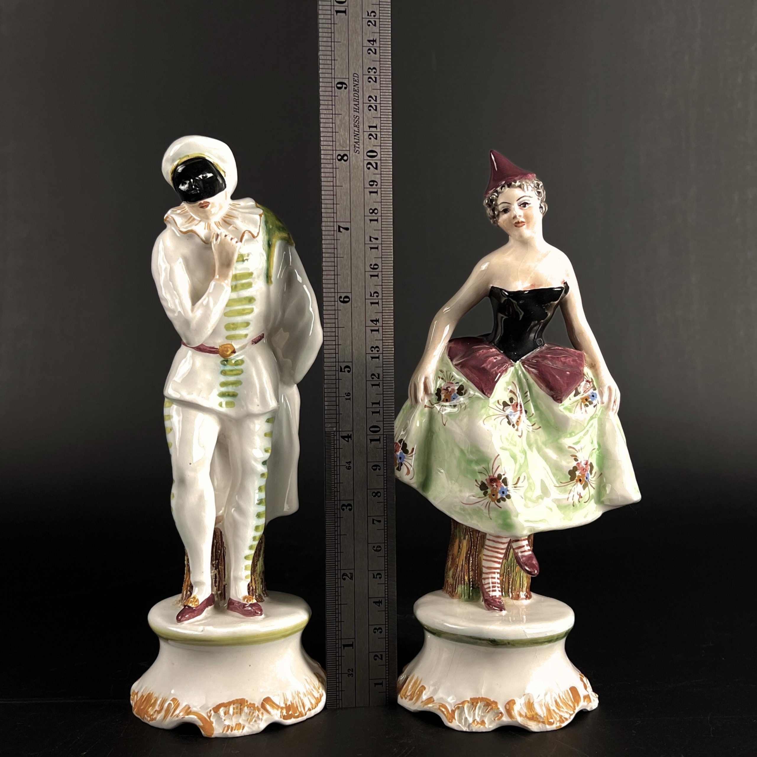 Set of Two Mid-Century Italian Porcelain Figurines from Commedia dell'arte - Pulcinella and Colombina - Image 8