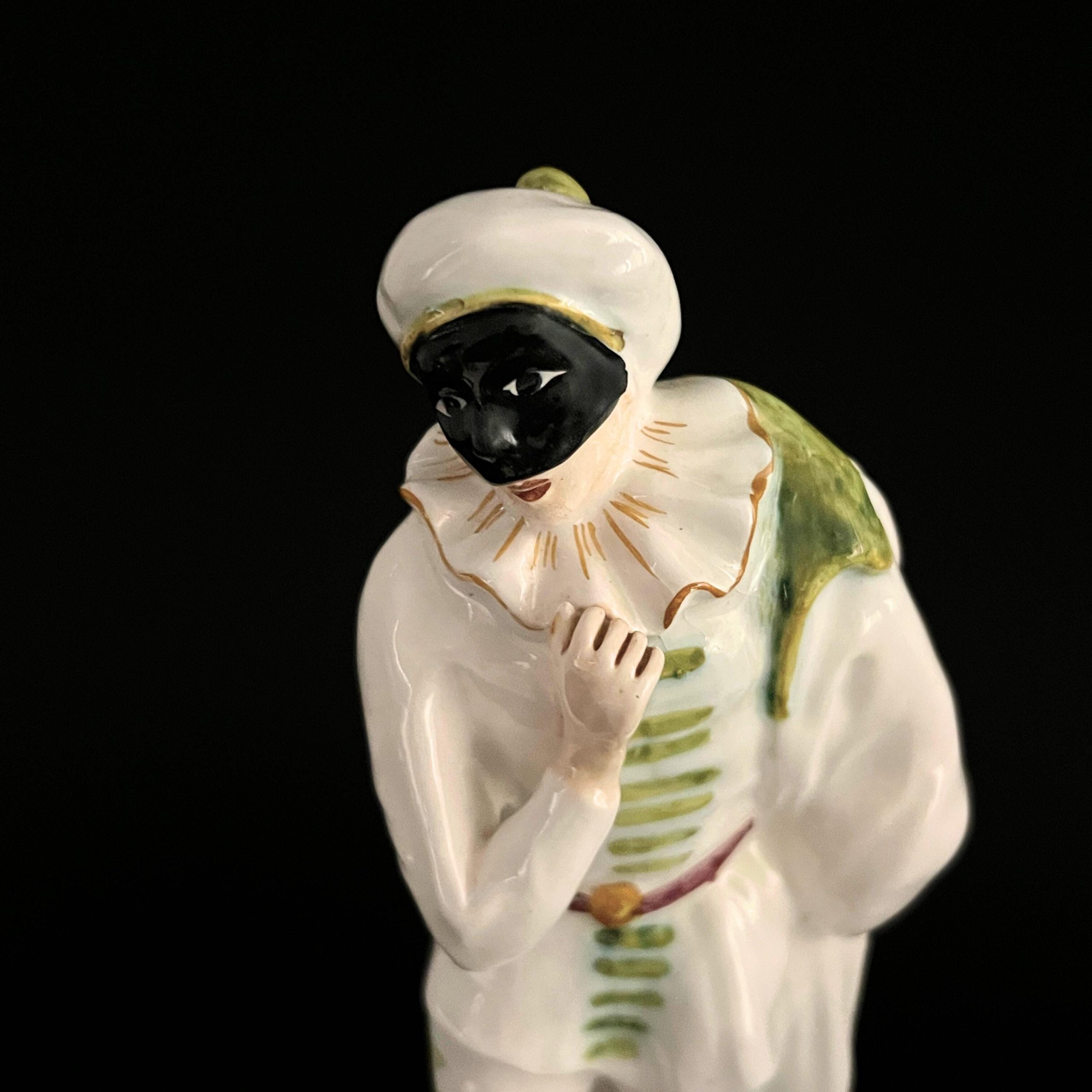 Set of Two Mid-Century Italian Porcelain Figurines from Commedia dell'arte - Pulcinella and Colombina - Image 3