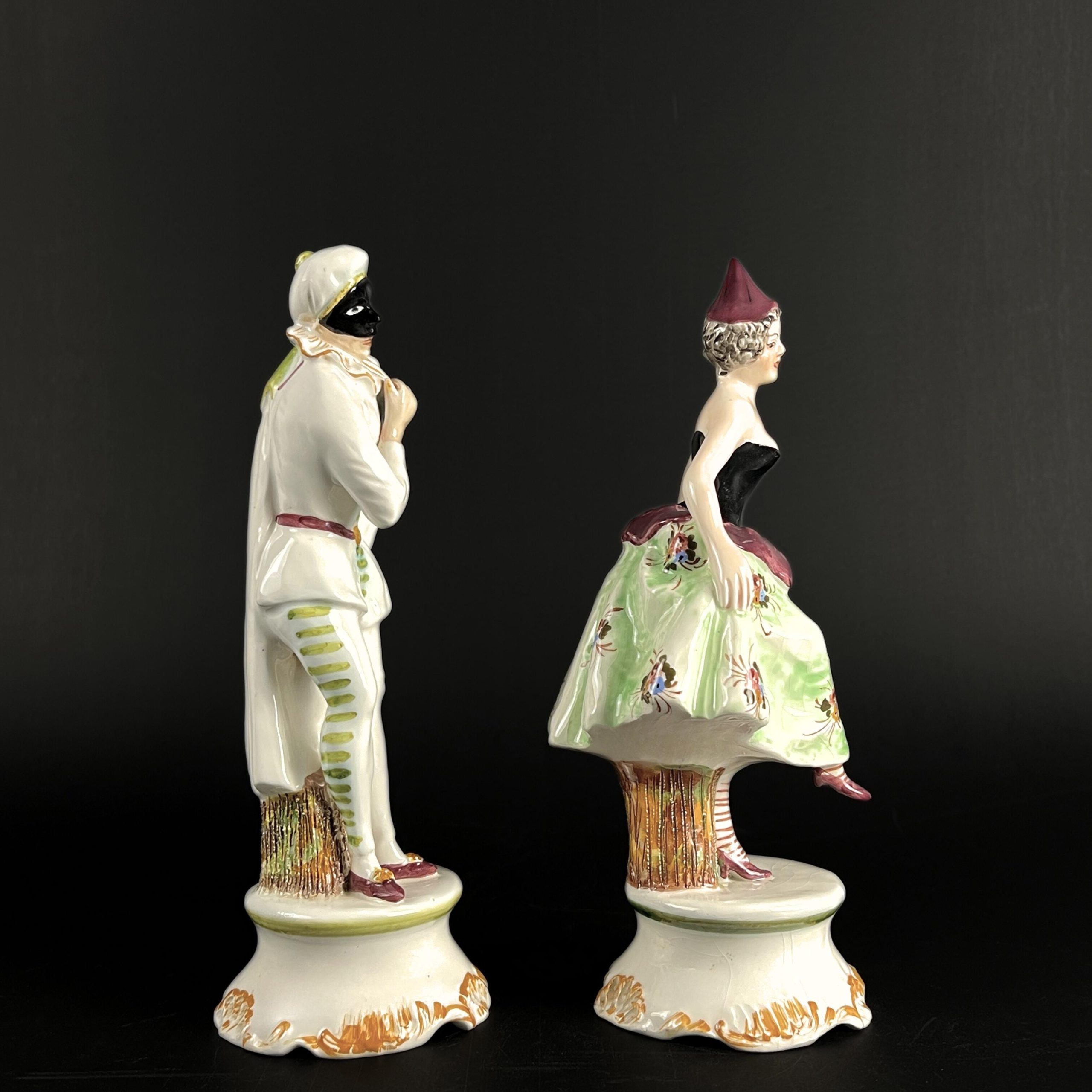 Set of Two Mid-Century Italian Porcelain Figurines from Commedia dell'arte - Pulcinella and Colombina - Image 5