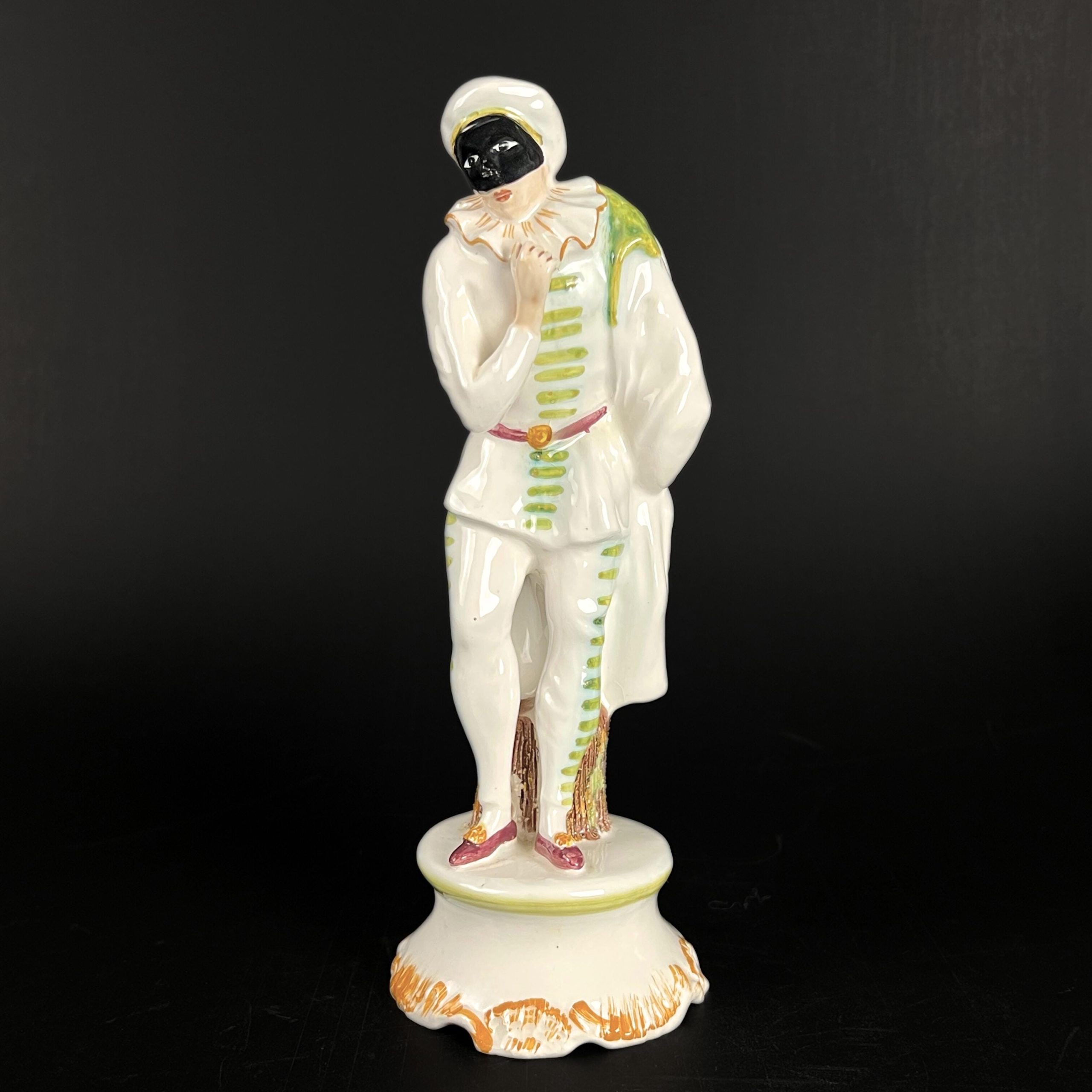 Set of Two Mid-Century Italian Porcelain Figurines from Commedia dell'arte - Pulcinella and Colombina - Image 2