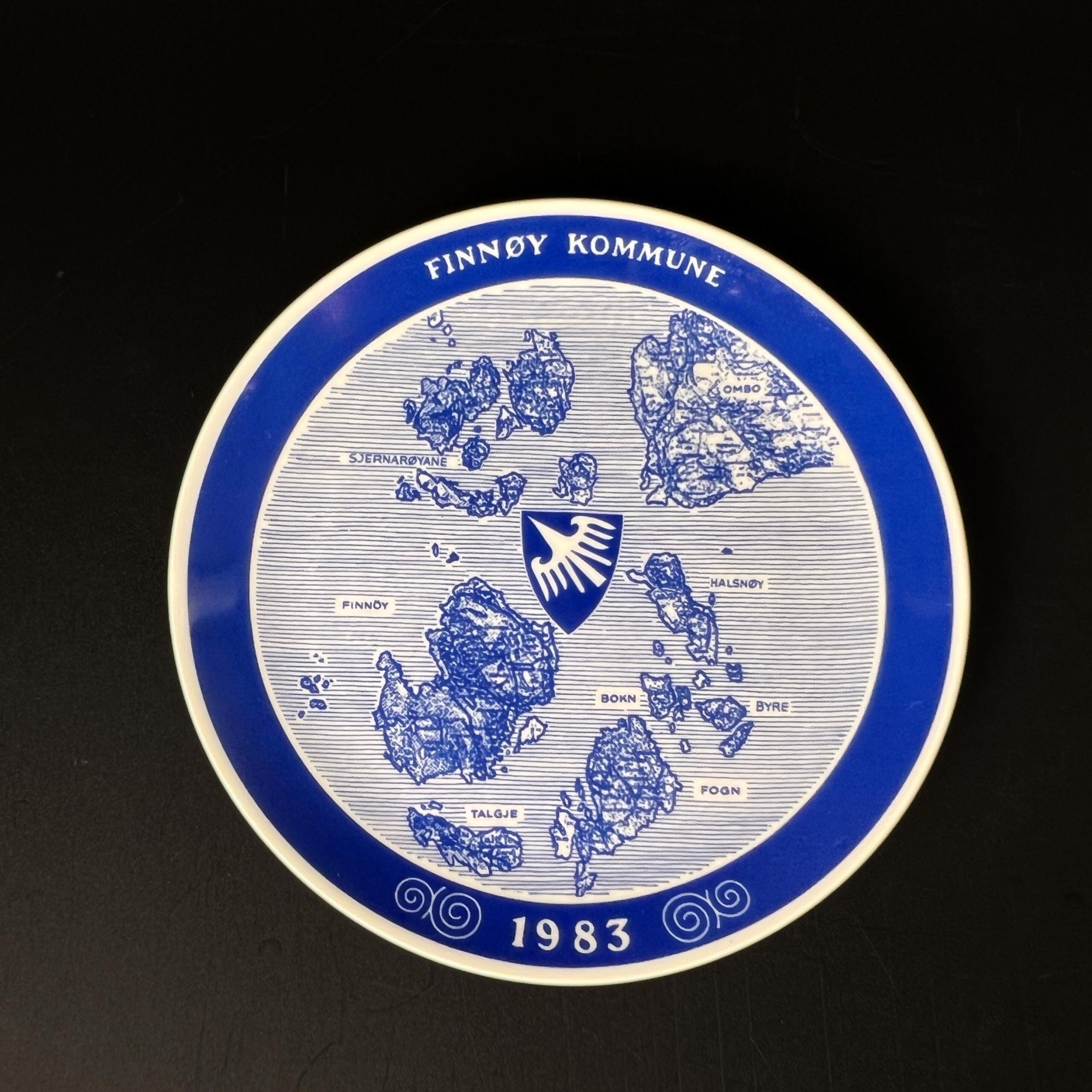 Two Vintage Norwegian Commemorative Wall Plates – Finnøy and Åkra Kirke - Image 5