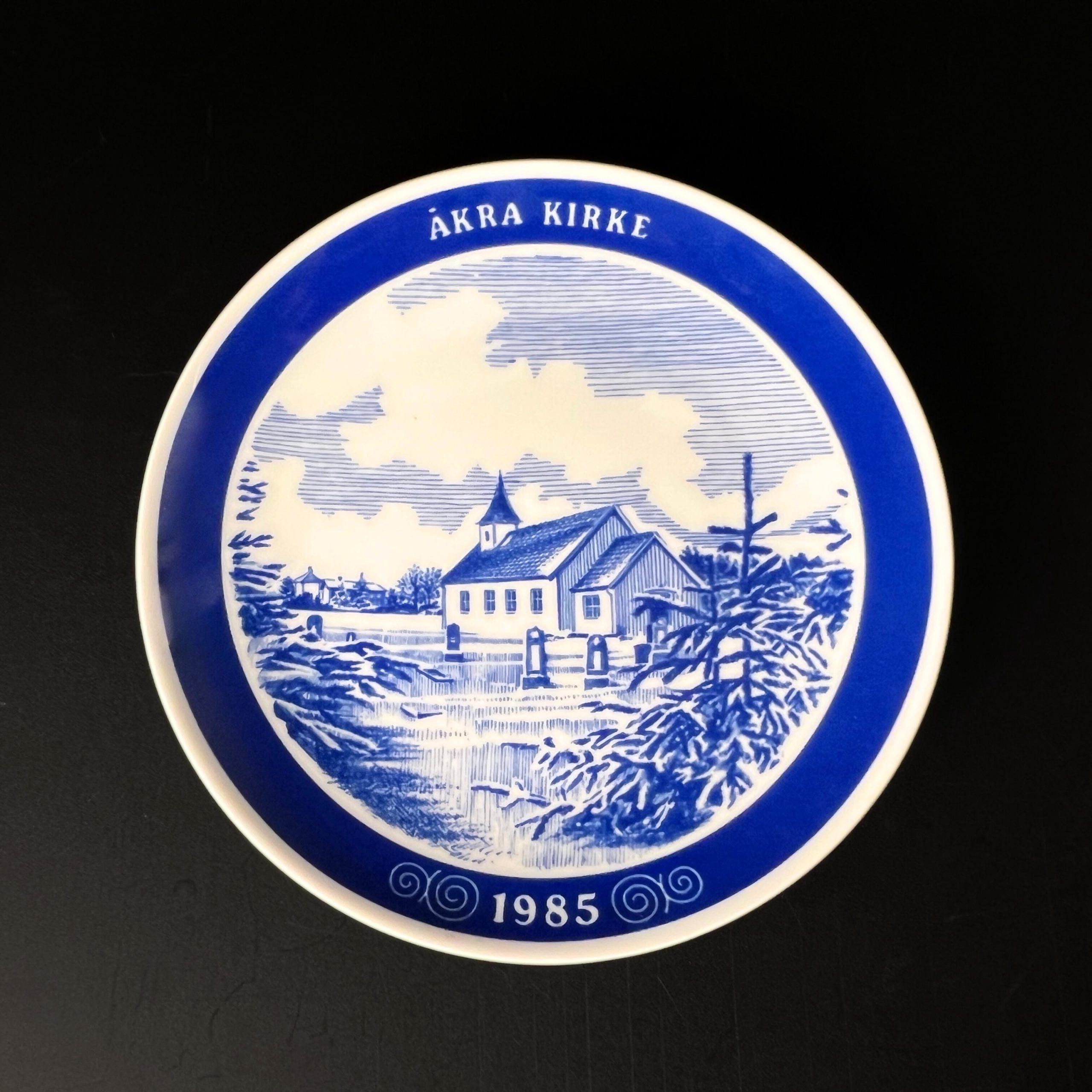 Two Vintage Norwegian Commemorative Wall Plates – Finnøy and Åkra Kirke - Image 3