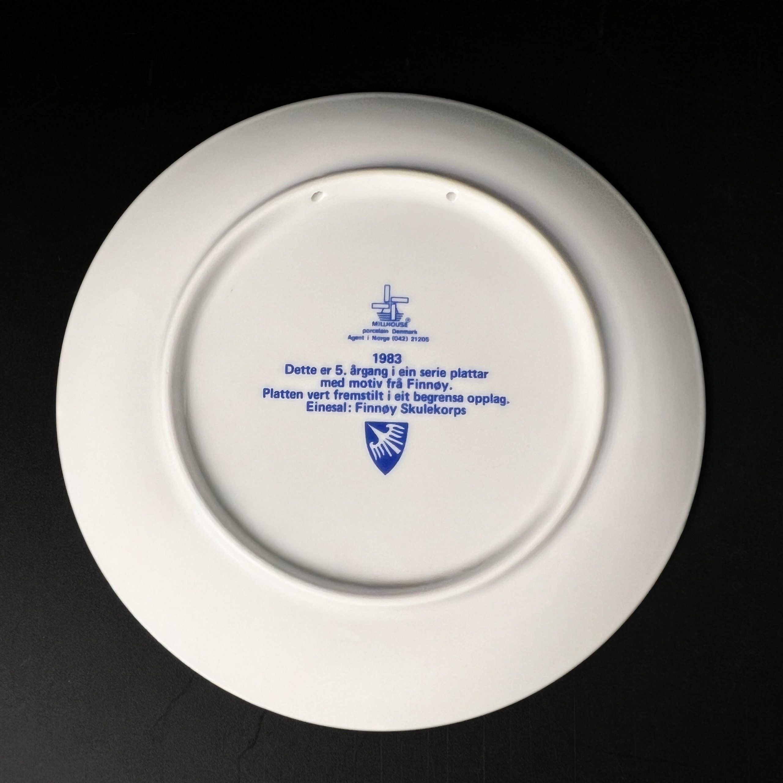Two Vintage Norwegian Commemorative Wall Plates – Finnøy and Åkra Kirke - Image 6